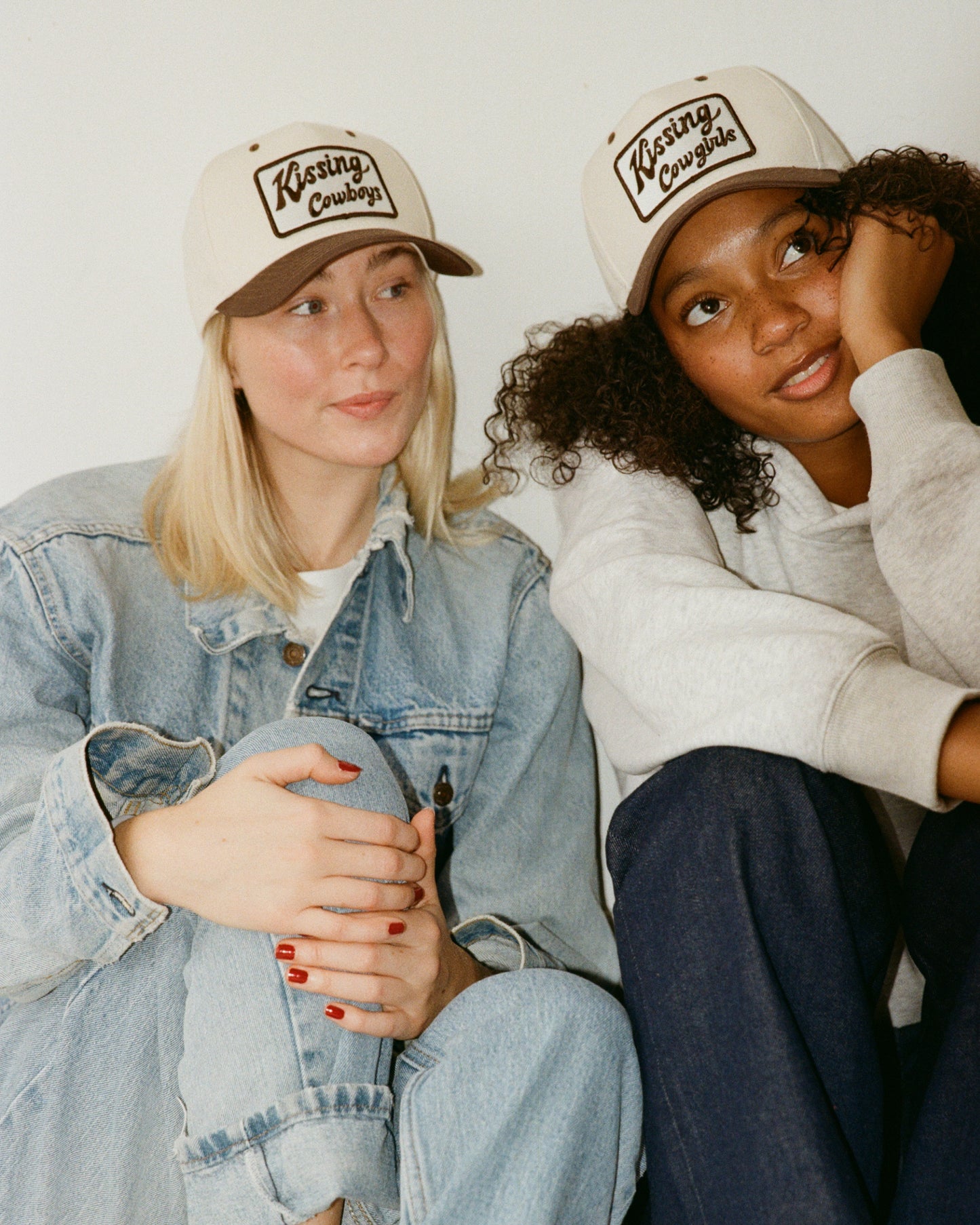 BROWN KISSING COWBOYS HAT