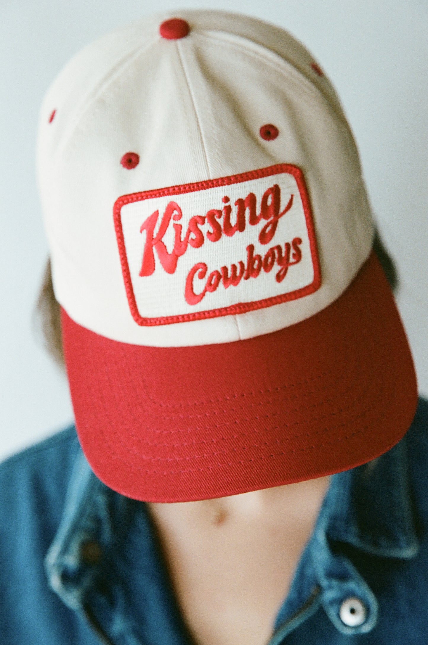 KISSING COWBOYS HAT