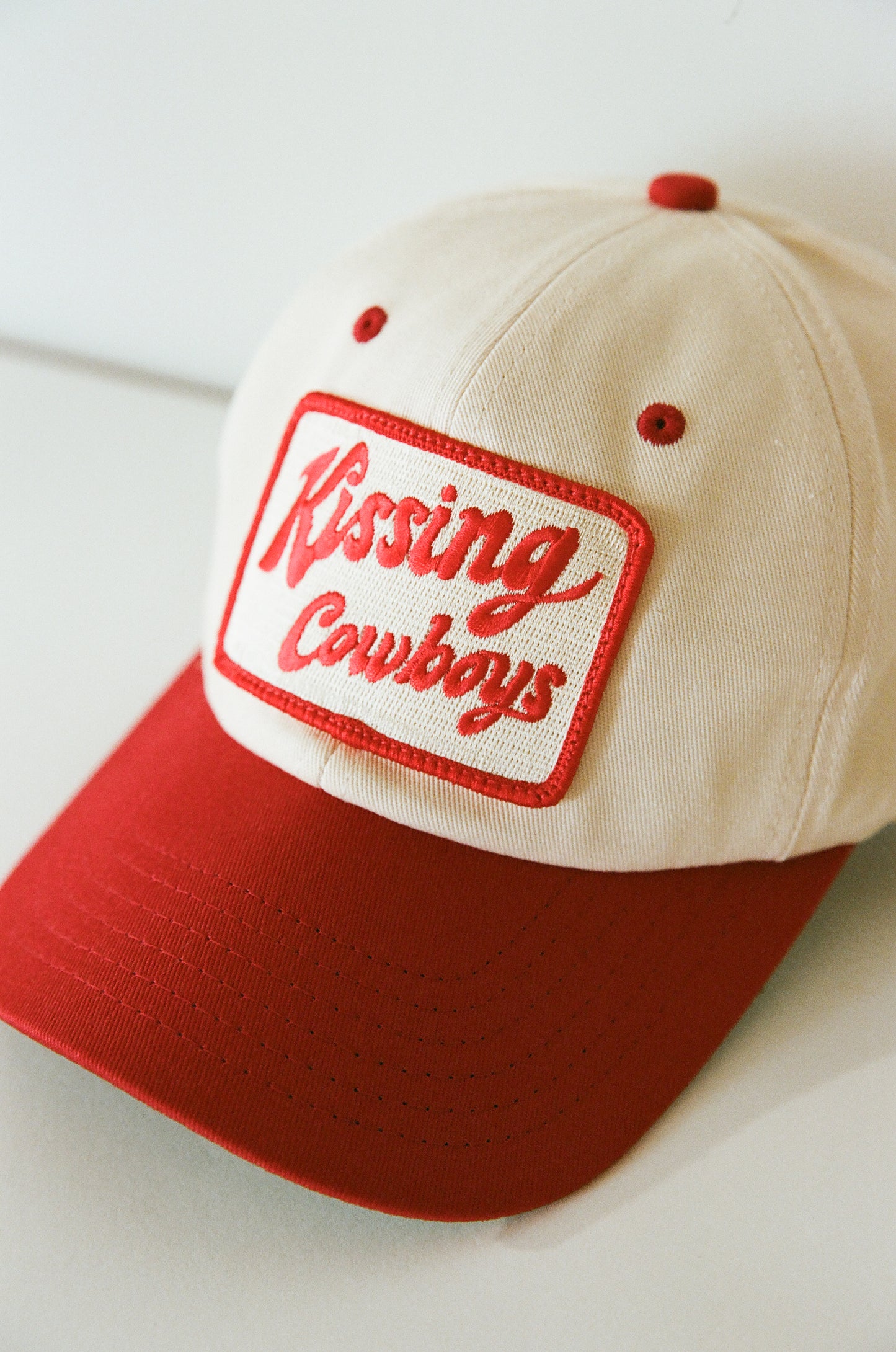 KISSING COWBOYS HAT