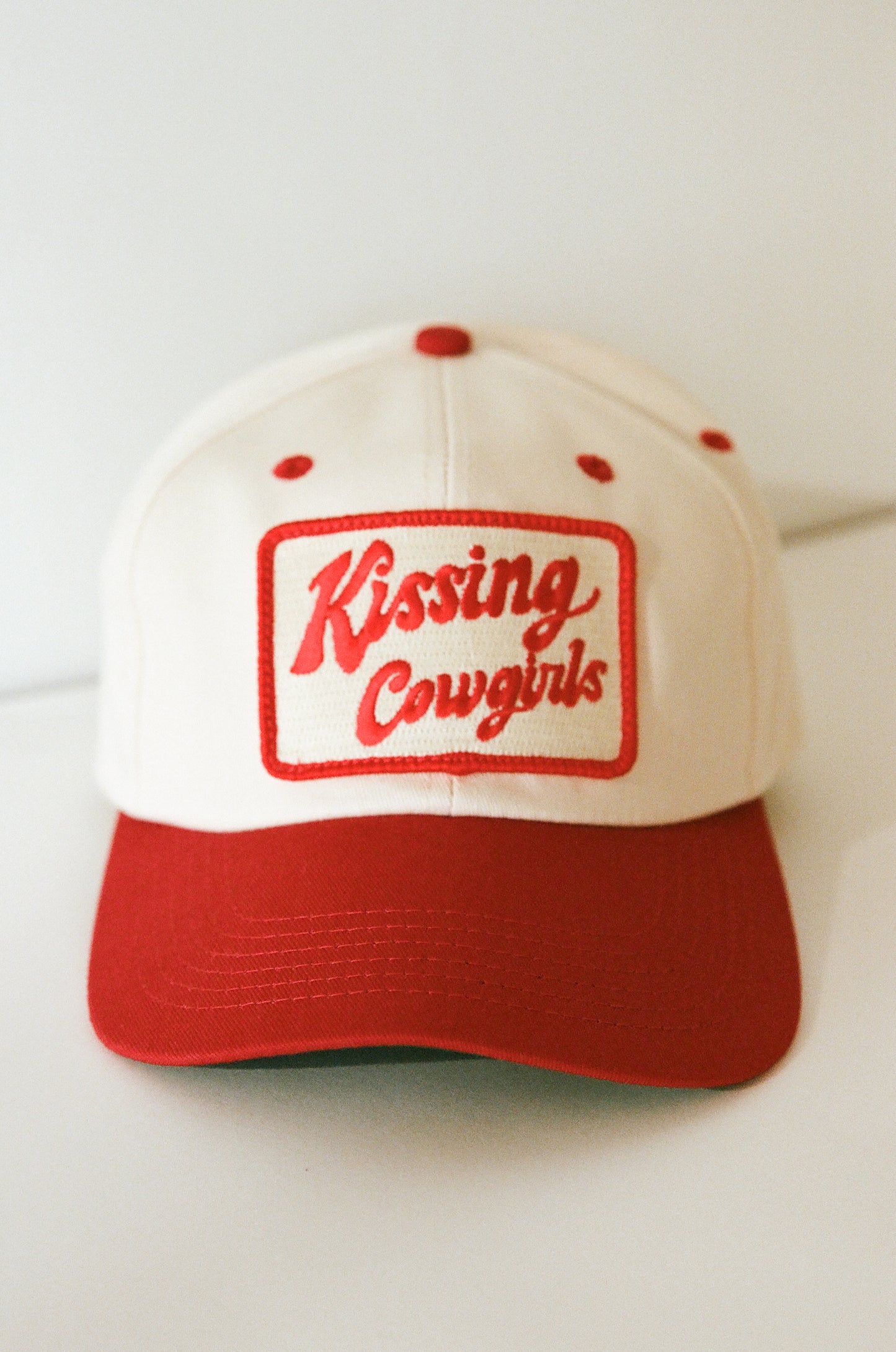 KISSING COWGIRLS HAT