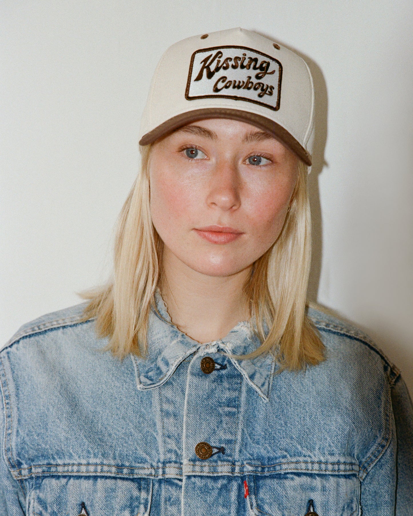 BROWN KISSING COWBOYS HAT