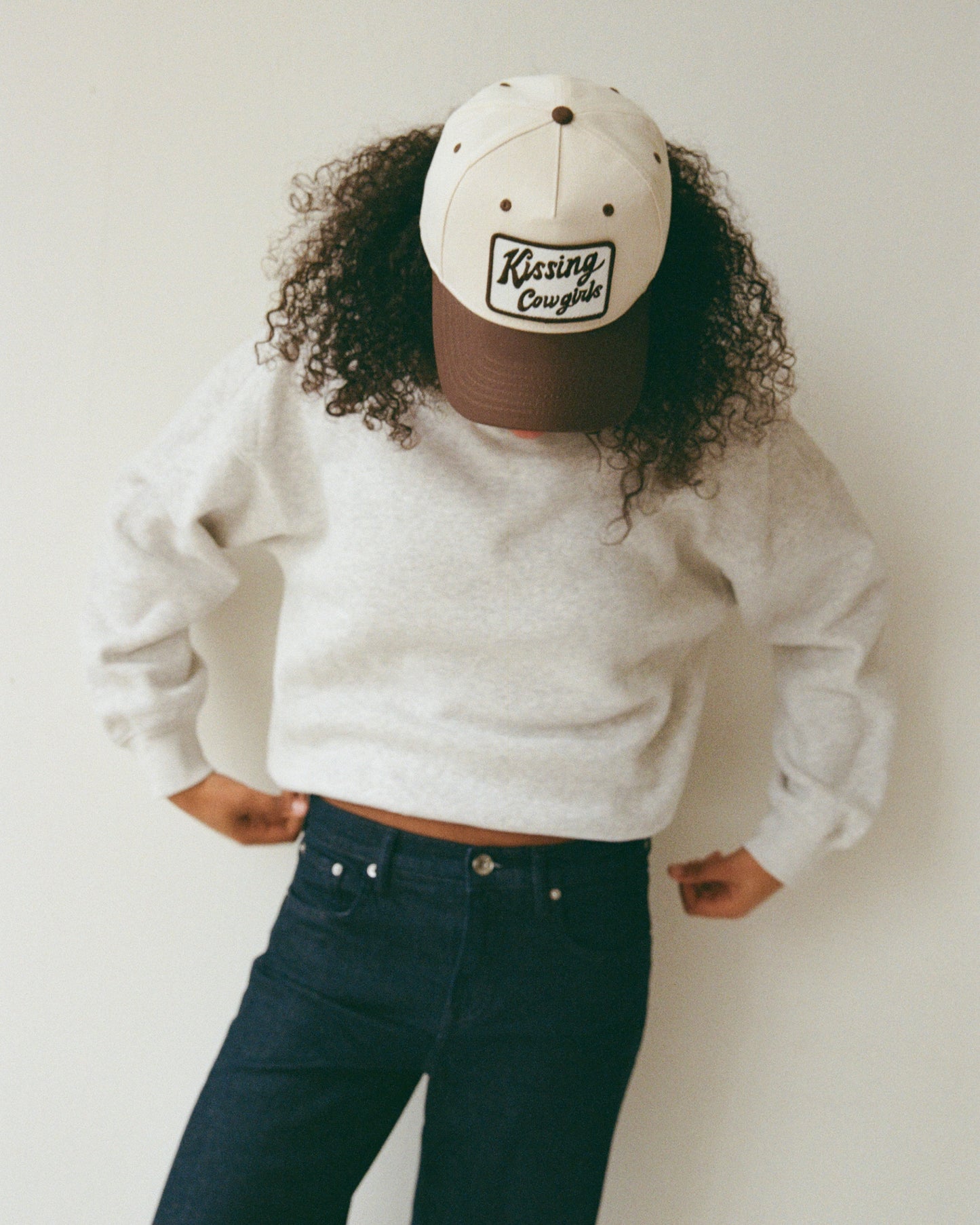 BROWN KISSING COWGIRLS HAT