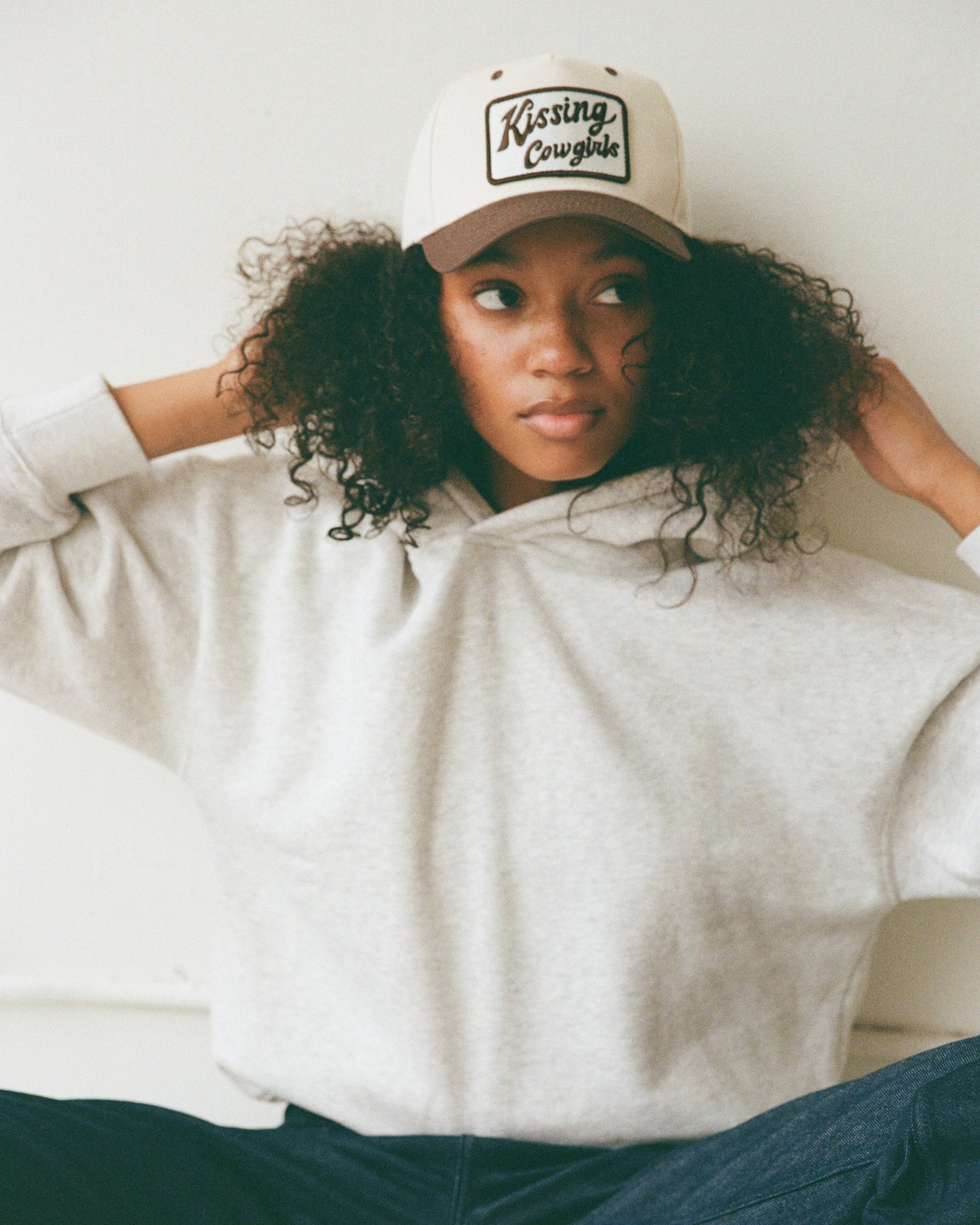 BROWN KISSING COWGIRLS HAT