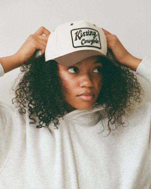 BROWN KISSING COWGIRLS HAT
