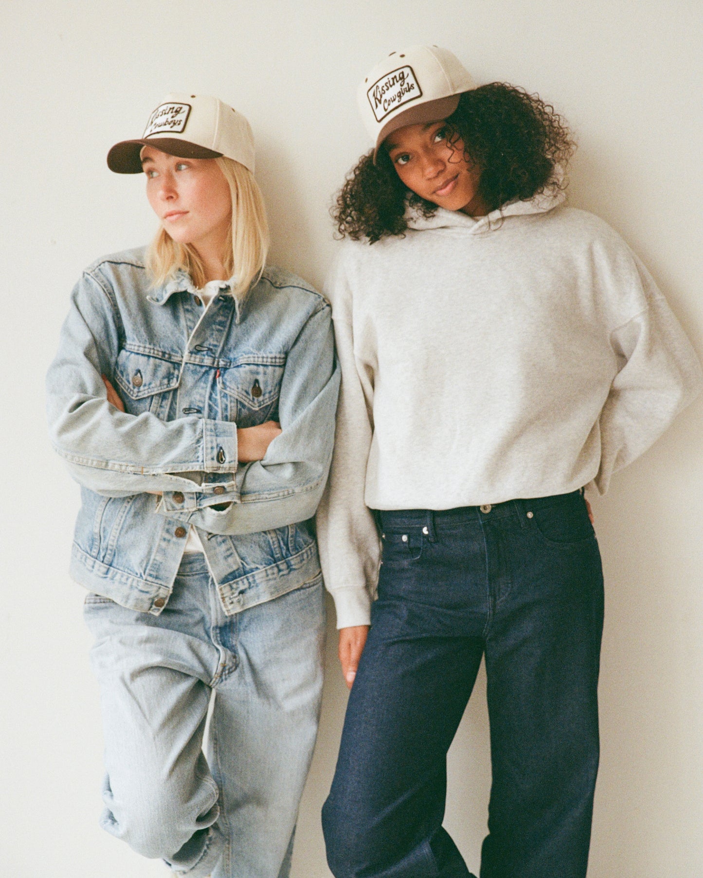 BROWN KISSING COWBOYS HAT