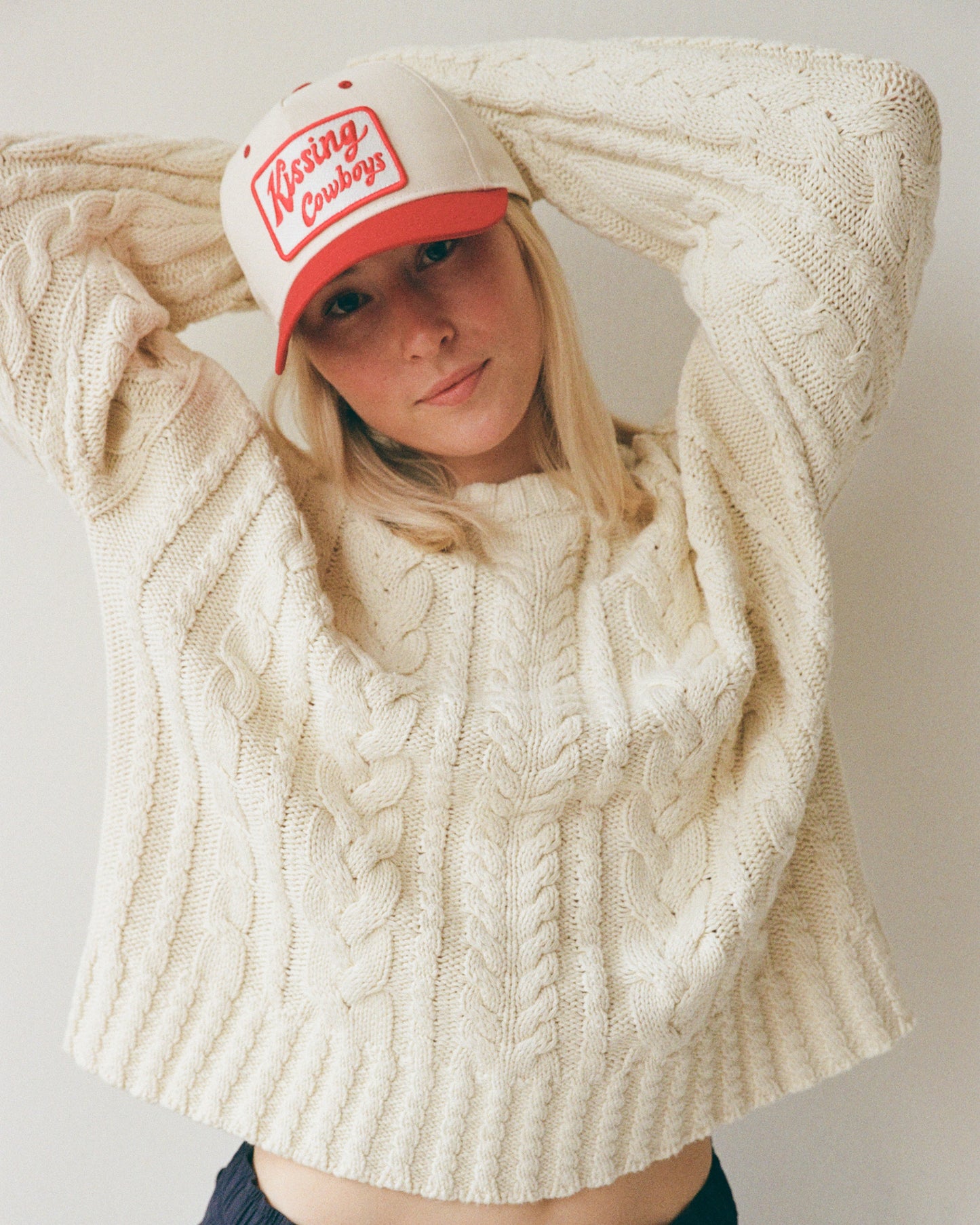 RED KISSING COWBOYS HAT