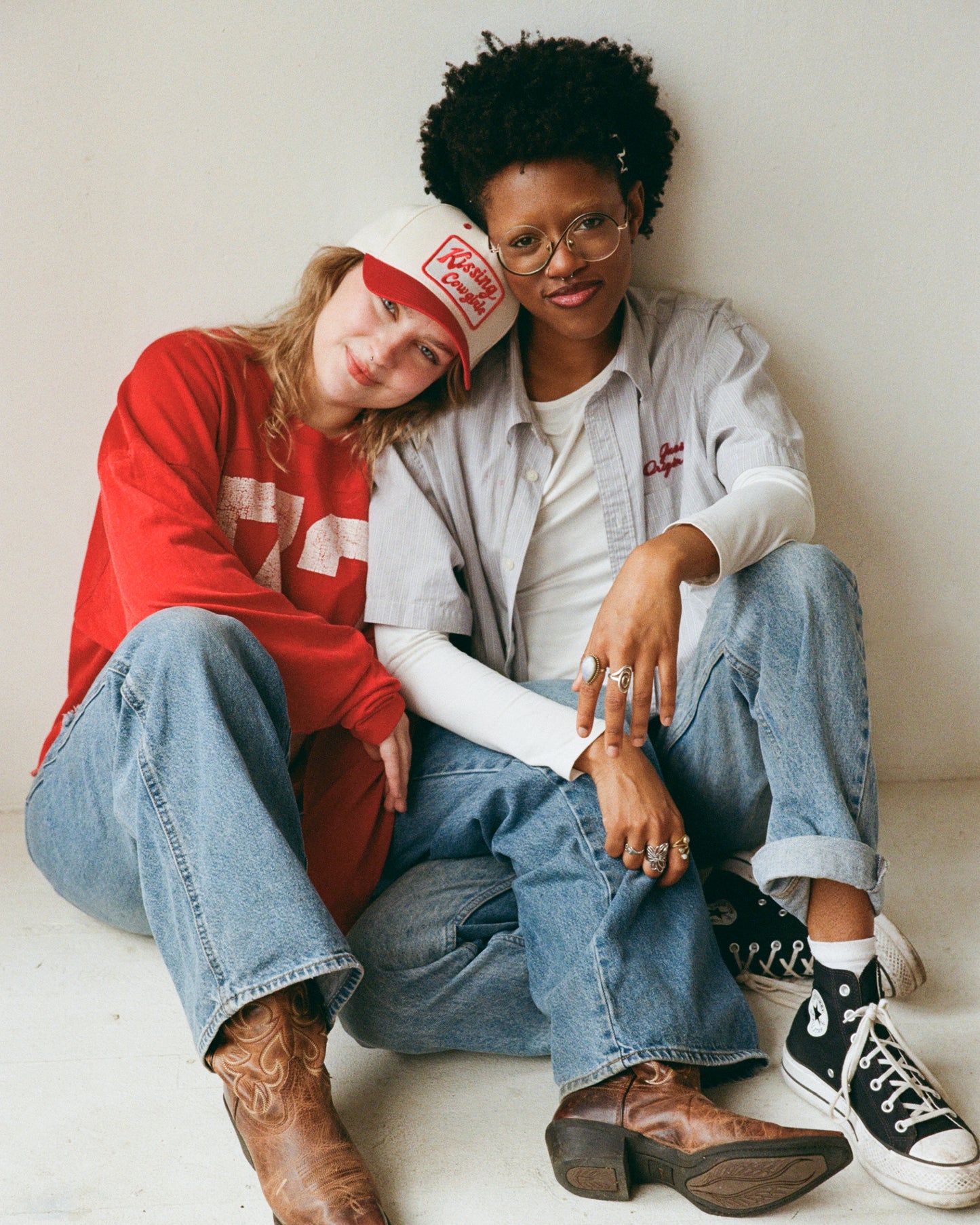 RED KISSING COWGIRLS HAT